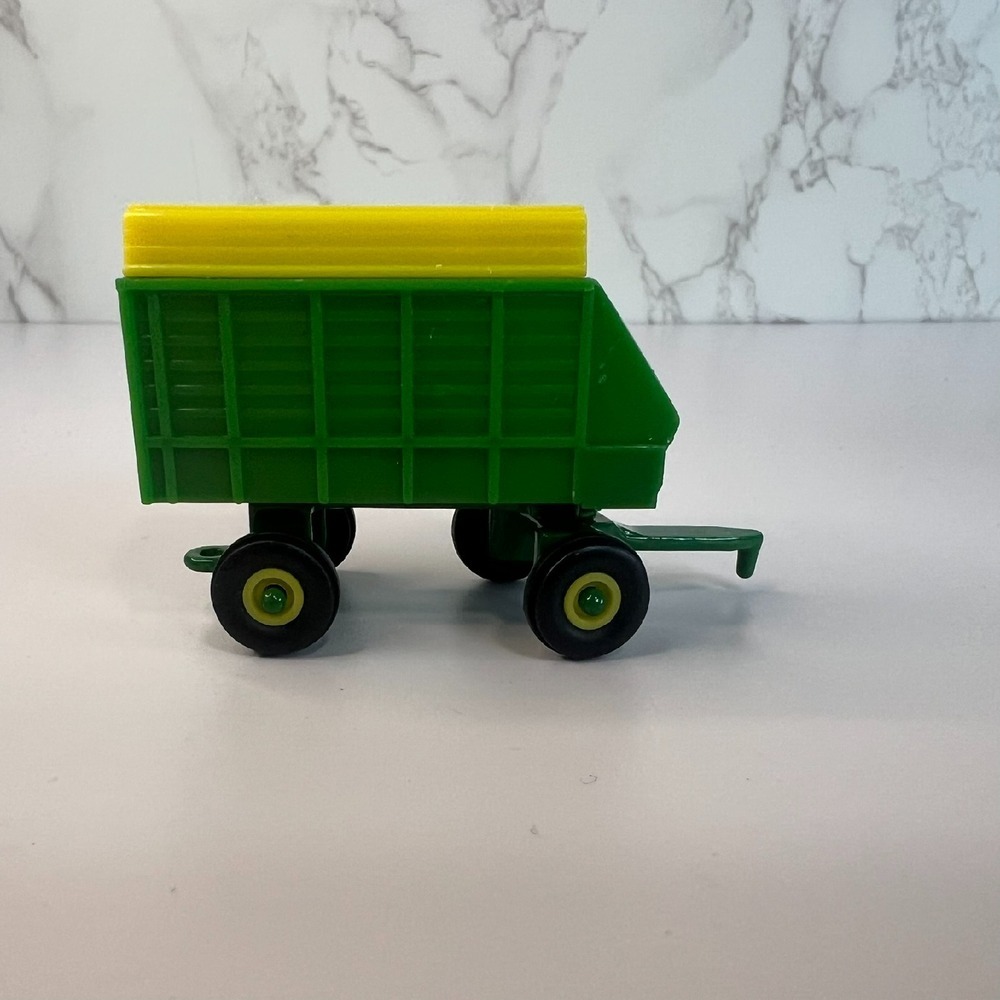 ERTL Green&Yellow John Deere‎ Single Axle Forage Wagon Trailer 2.25" Metal Frame
